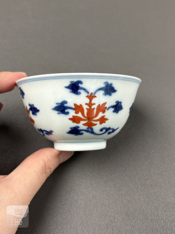 清乾隆 青花矾红宝相花纹杯一对 - 图3